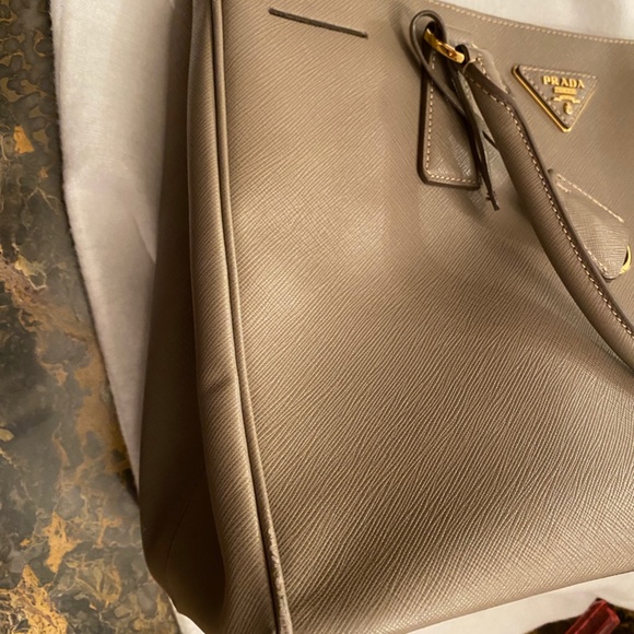 PRADA SAFFIANO LUX DOUBLE ZIP HANDBAG (ARGUILLA) - Picture 6 of 16